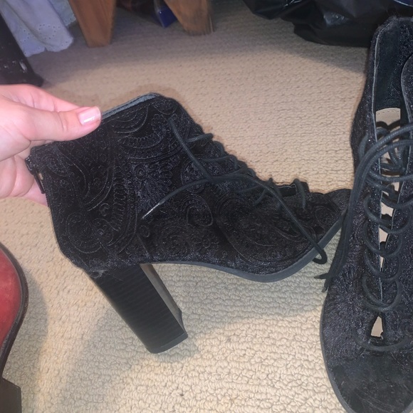 Black lace heel booties - Picture 3 of 5